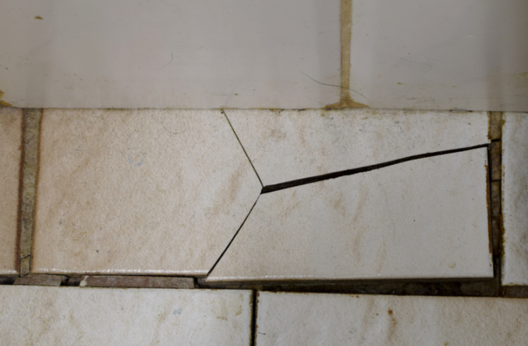 TileLippage2.jpg TileLippage2.jpg